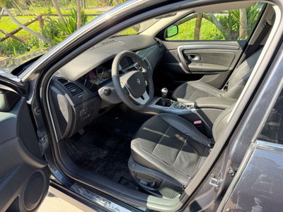 Renault Laguna 2.0 dCi 150CV 4Control (6)