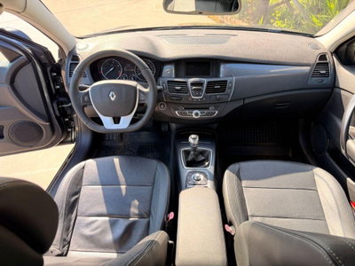 Renault Laguna 2.0 dCi 150CV 4Control (8)