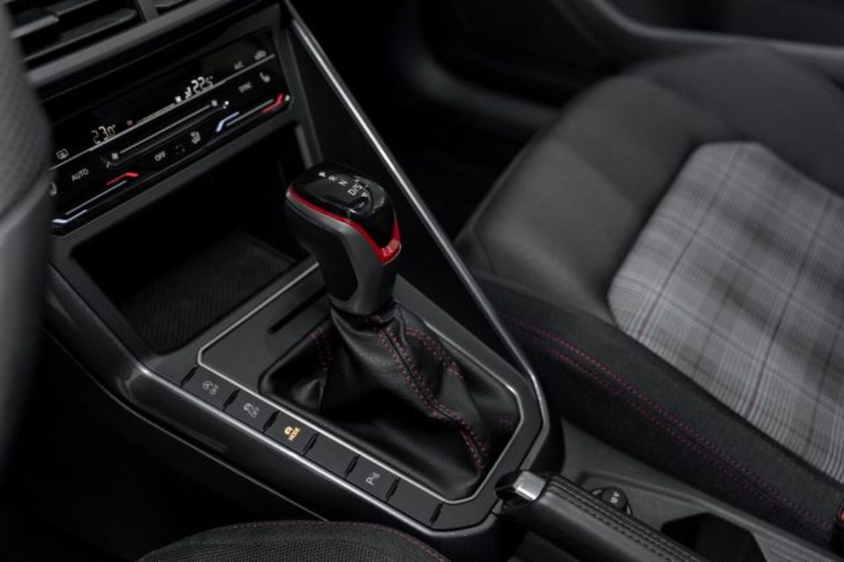 Volkswagen Polo 2.0 tsi GTI dsg (6)