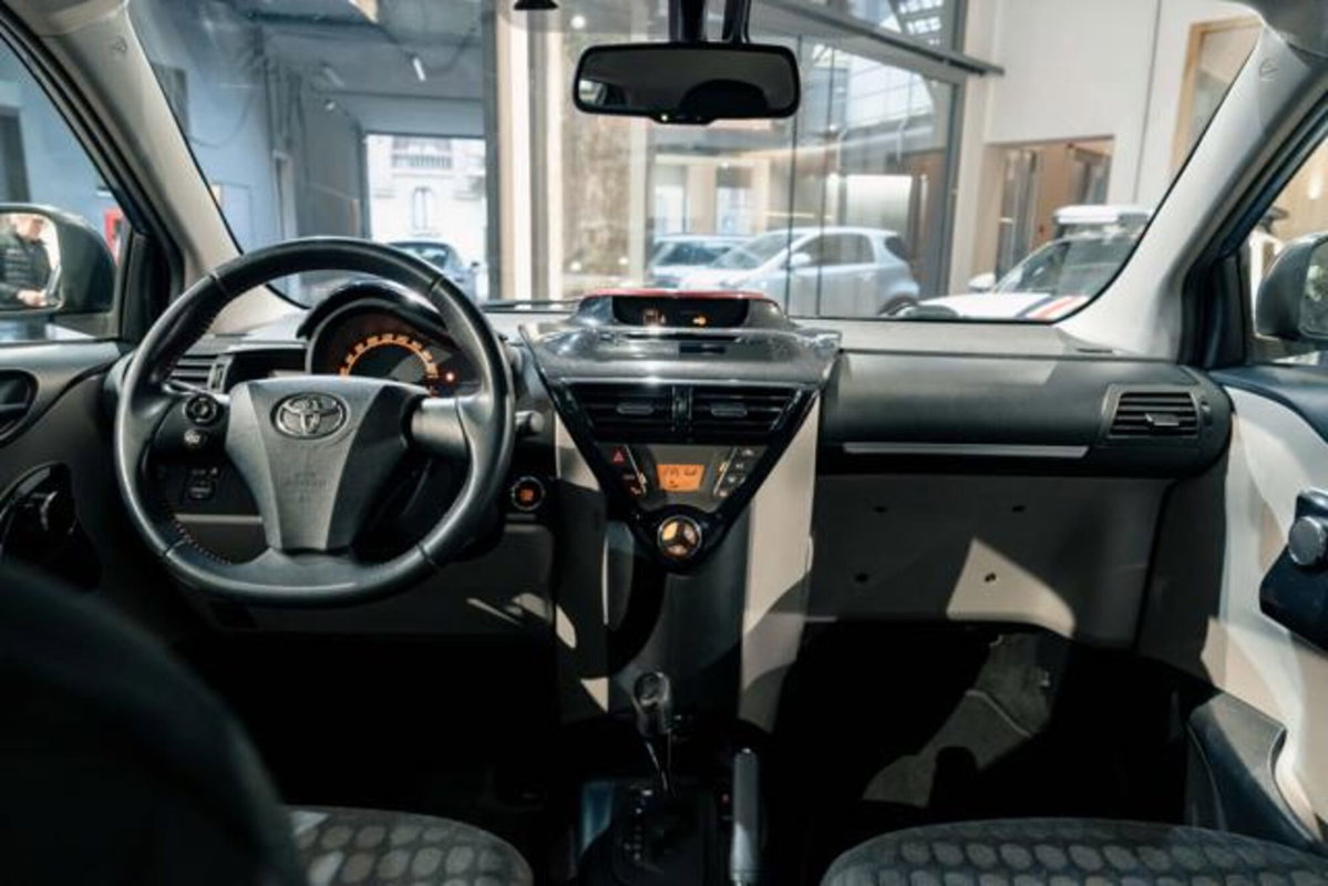 Toyota iQ 1.3 CVT Style (10)