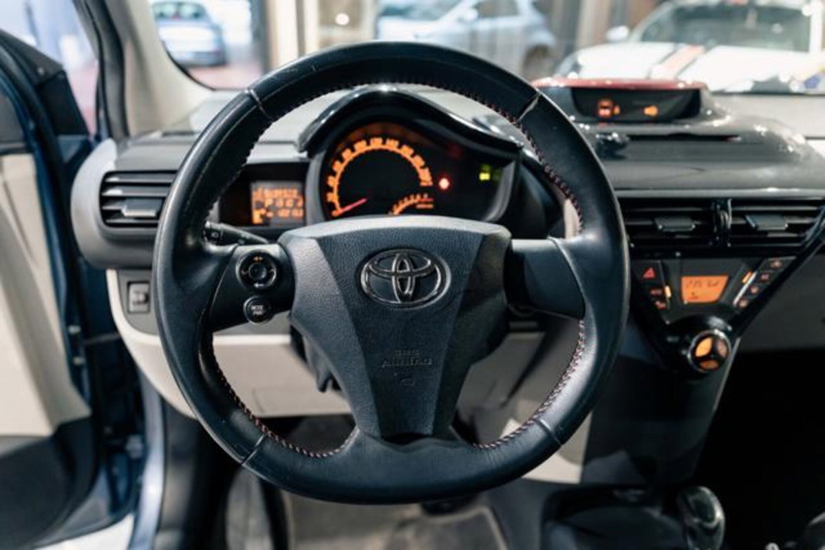Toyota iQ 1.3 CVT Style (11)
