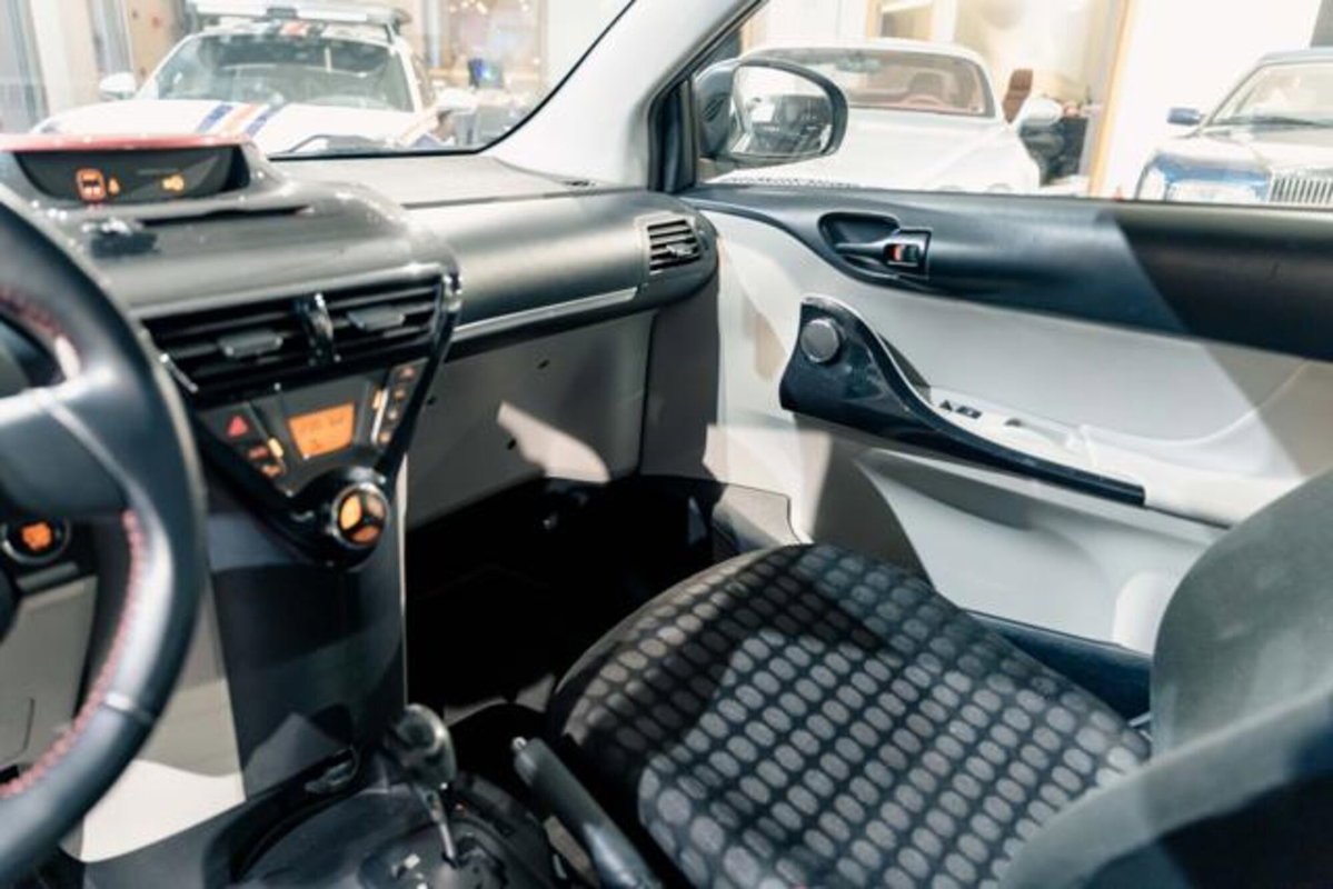 Toyota iQ 1.3 CVT Style (13)