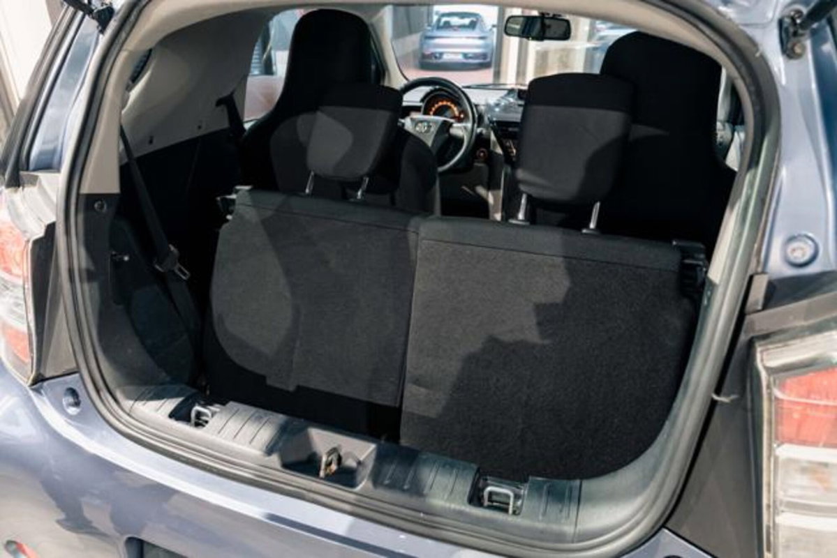 Toyota iQ 1.3 CVT Style (17)