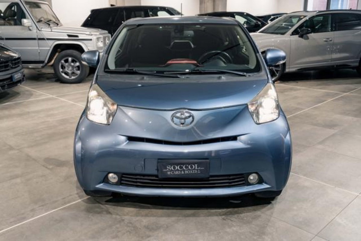 Toyota iQ 1.3 CVT Style (2)