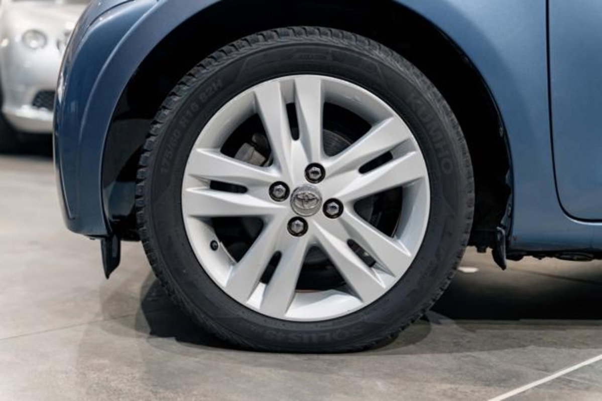 Toyota iQ 1.3 CVT Style (4)