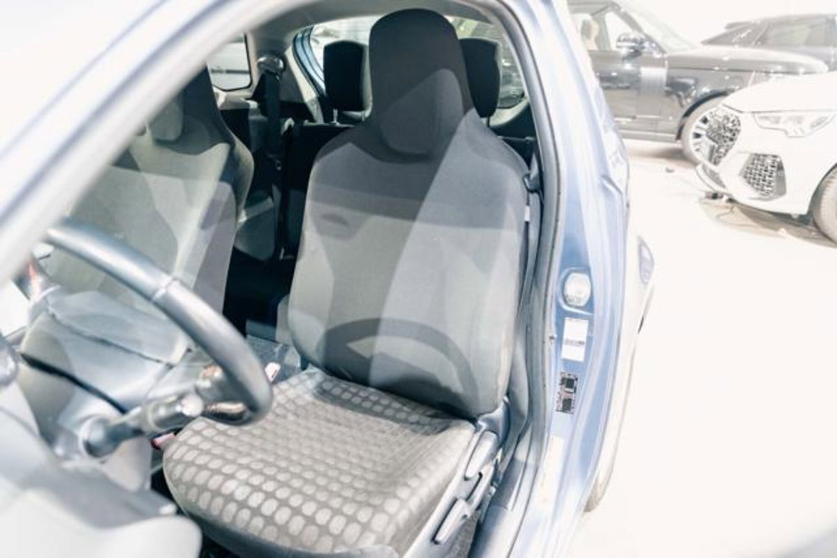 Toyota iQ 1.3 CVT Style (9)