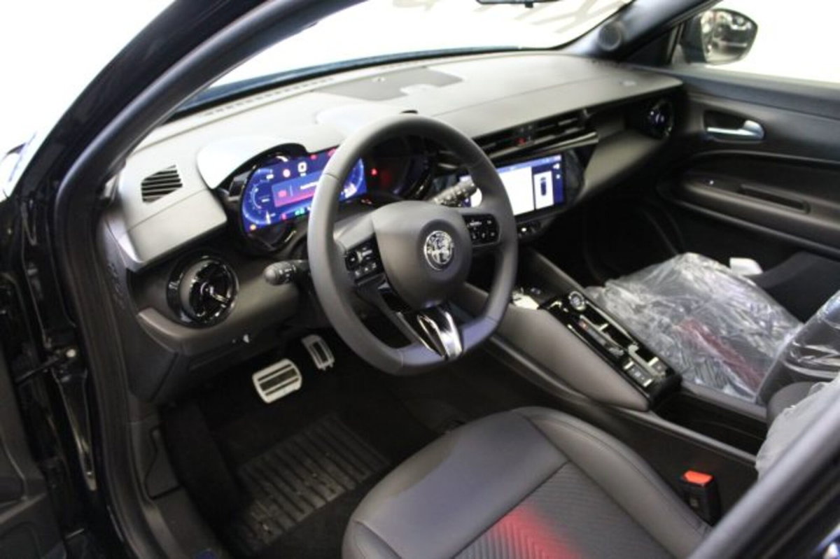 Alfa Romeo Junior 1.2 ibrida 145cv edct6 (10)