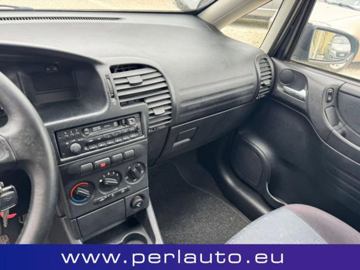 Opel Zafira 16V cat CD (11)