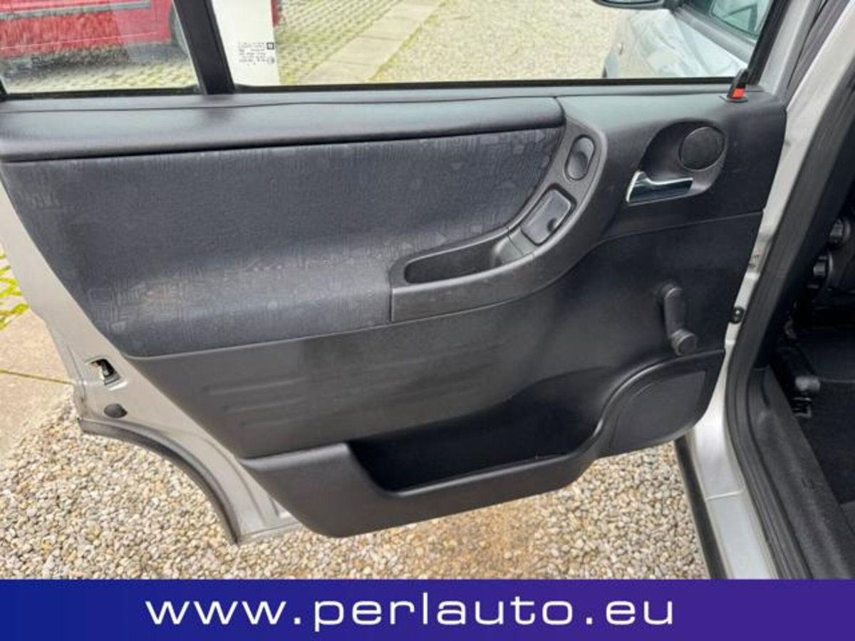 Opel Zafira 16V cat CD (12)