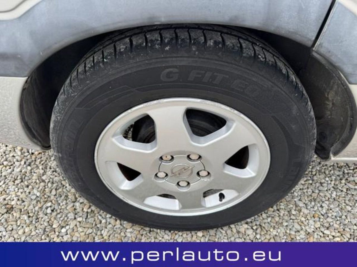 Opel Zafira 16V cat CD (7)
