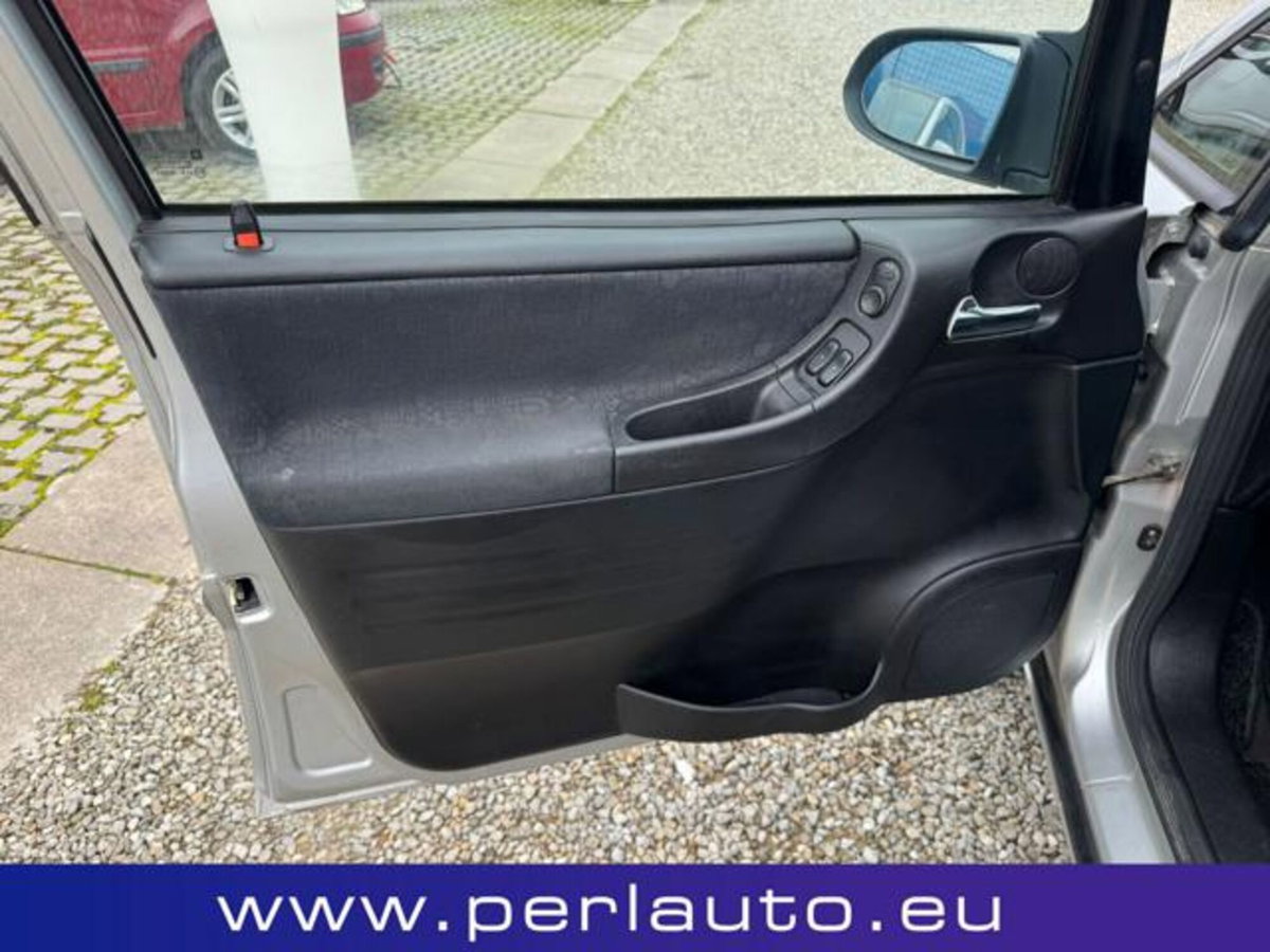 Opel Zafira 16V cat CD (8)