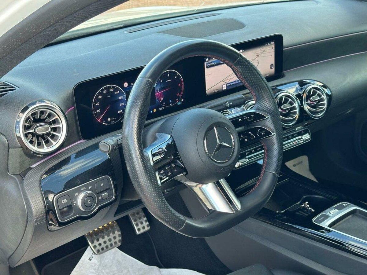 Mercedes-Benz Classe A 180 d Premium (10)