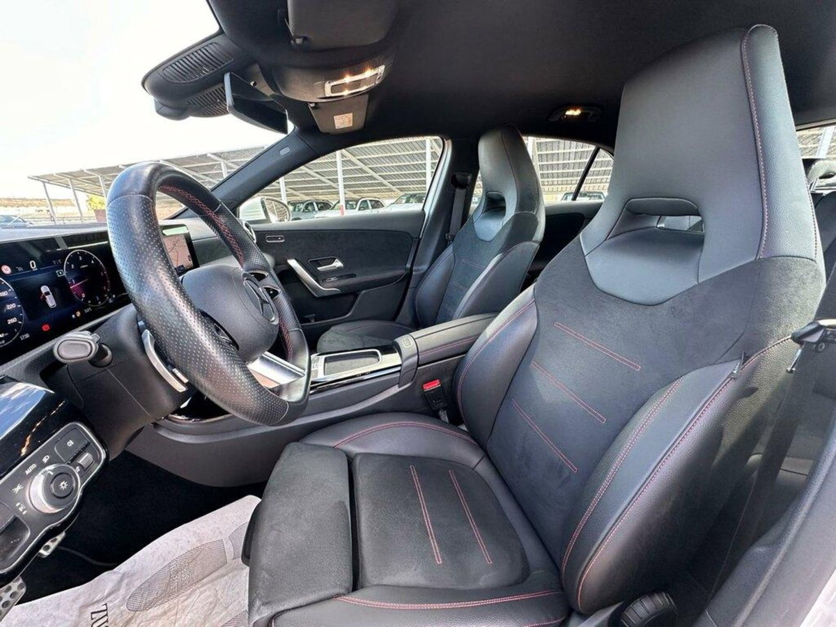 Mercedes-Benz Classe A 180 d Premium (9)