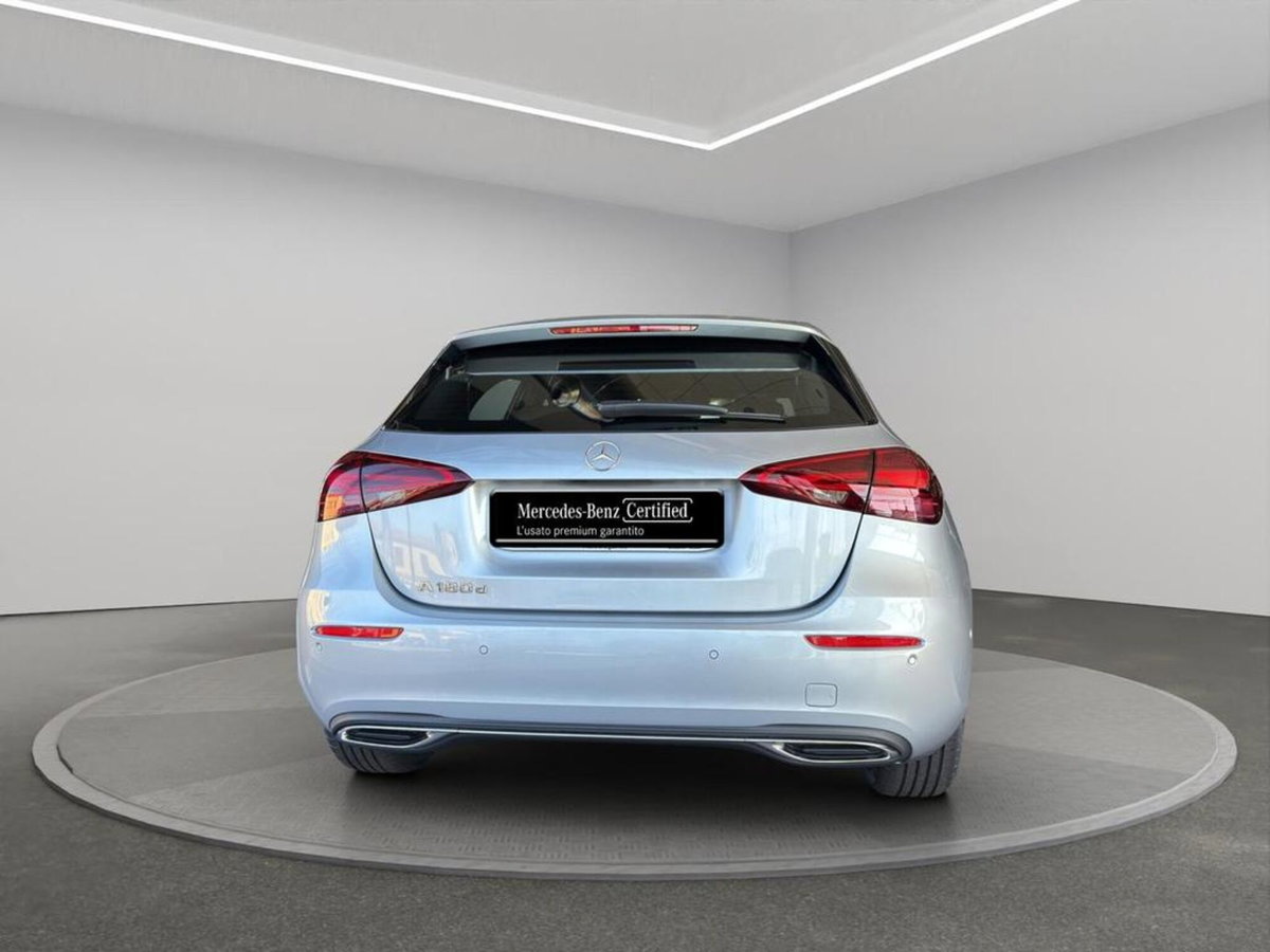 Mercedes-Benz Classe A 180 d Premium (2)