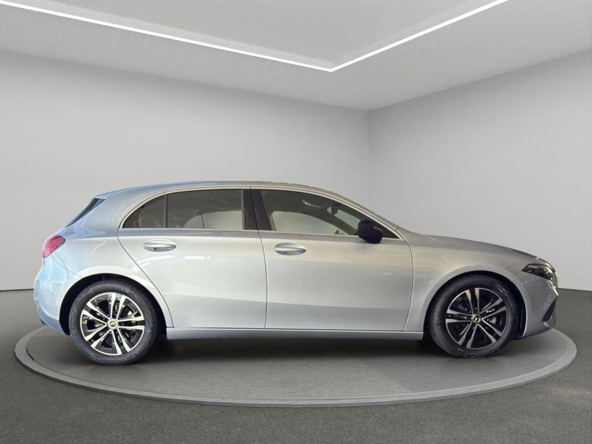 Mercedes-Benz Classe A 180 d Premium (4)