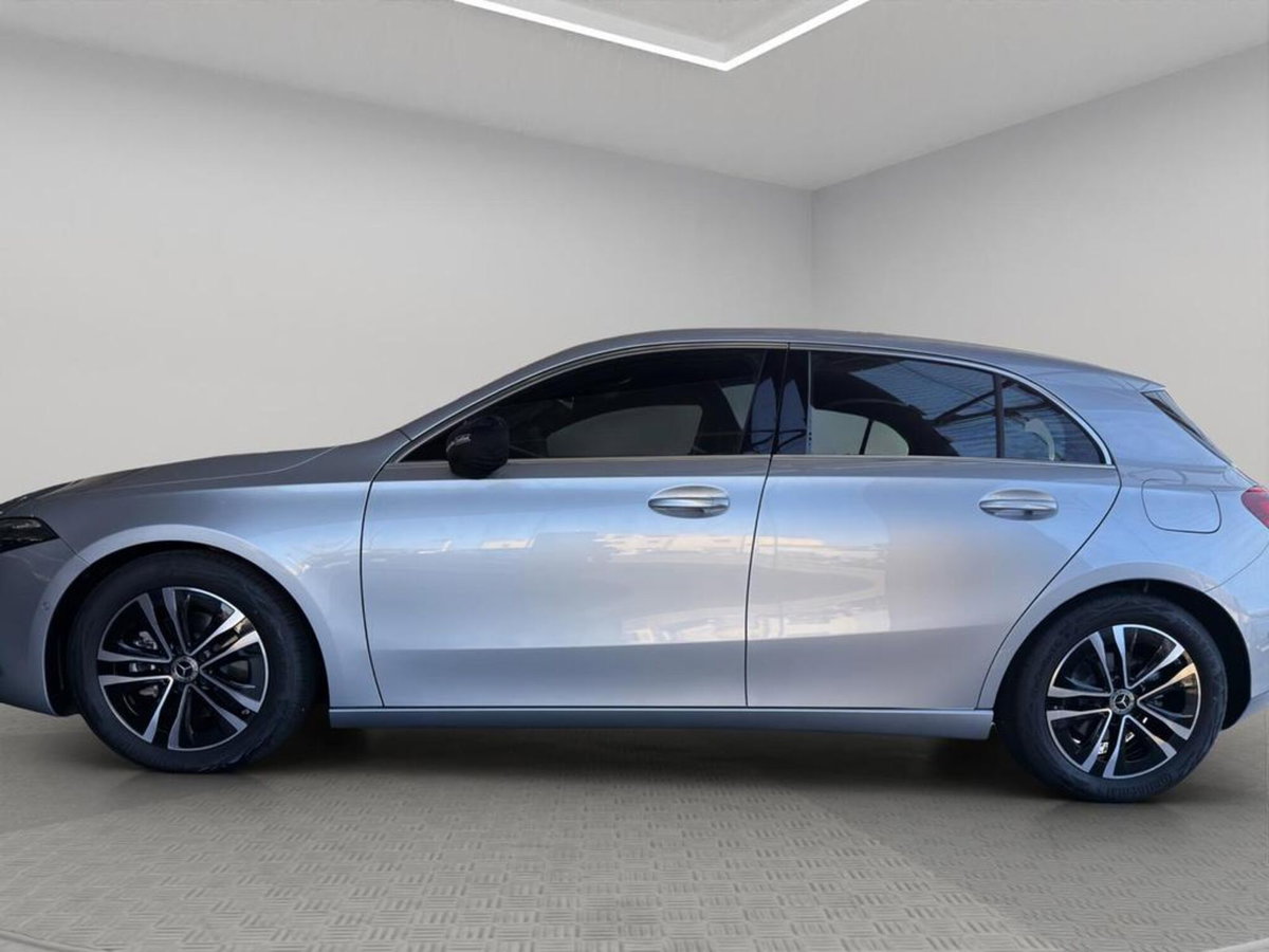 Mercedes-Benz Classe A 180 d Premium (7)