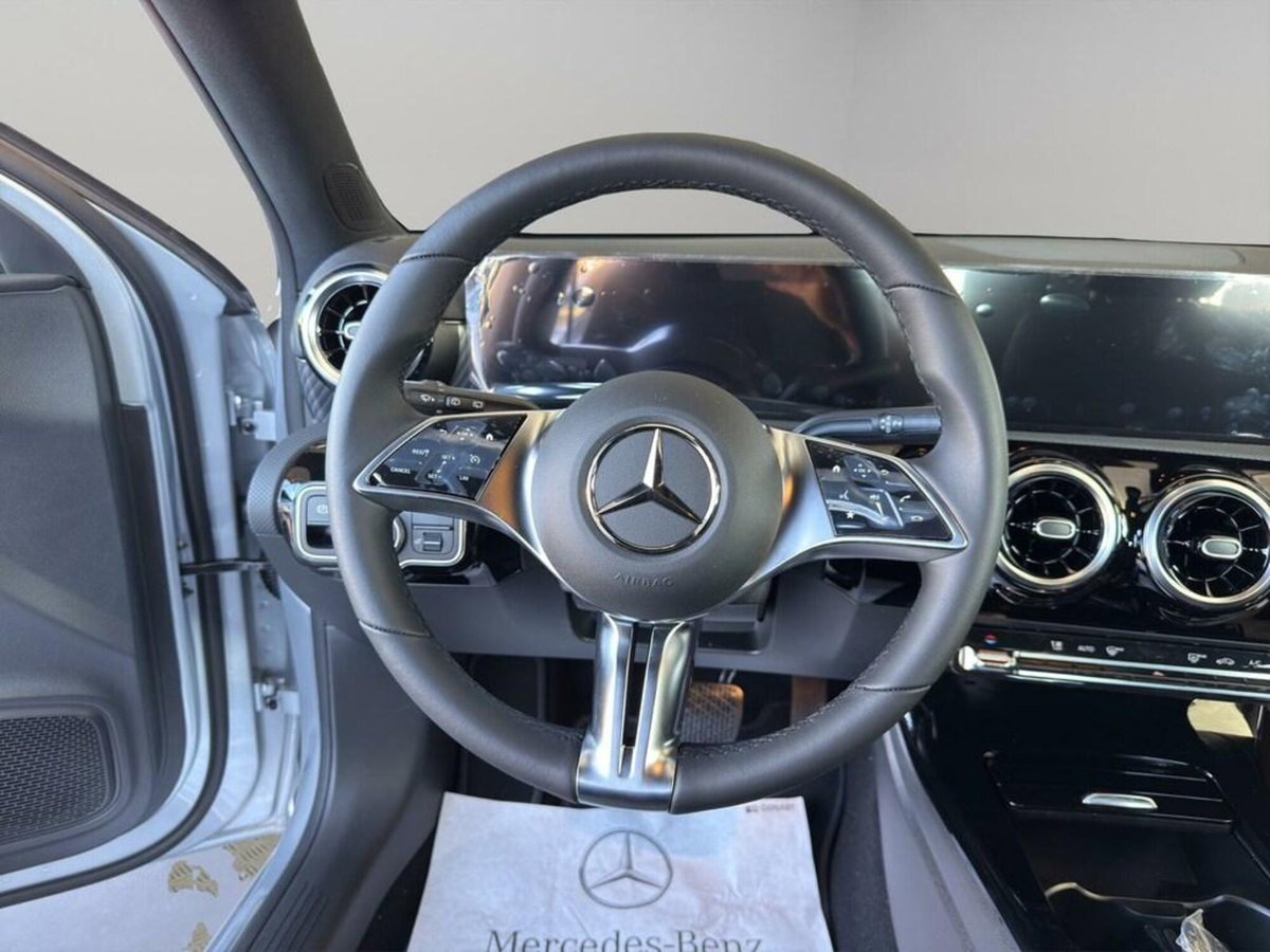 Mercedes-Benz Classe A 180 d Premium (8)