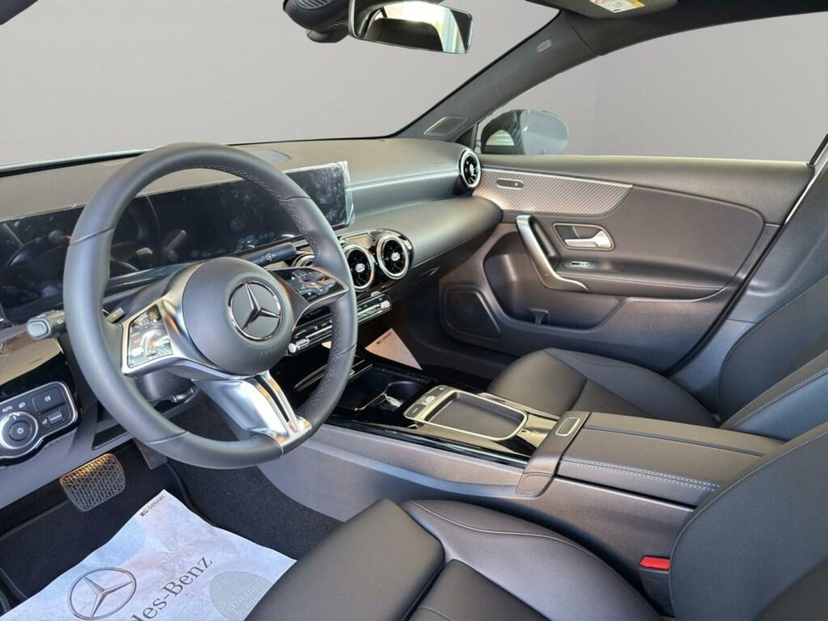 Mercedes-Benz Classe A 180 d Premium (9)