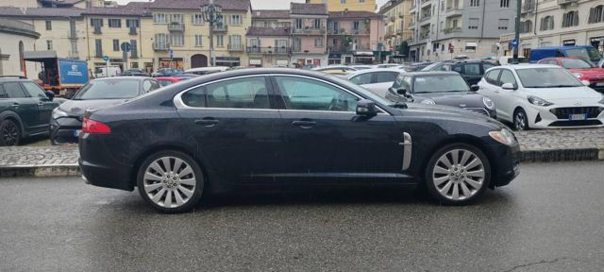 Jaguar XF 2.7D V6 Luxury