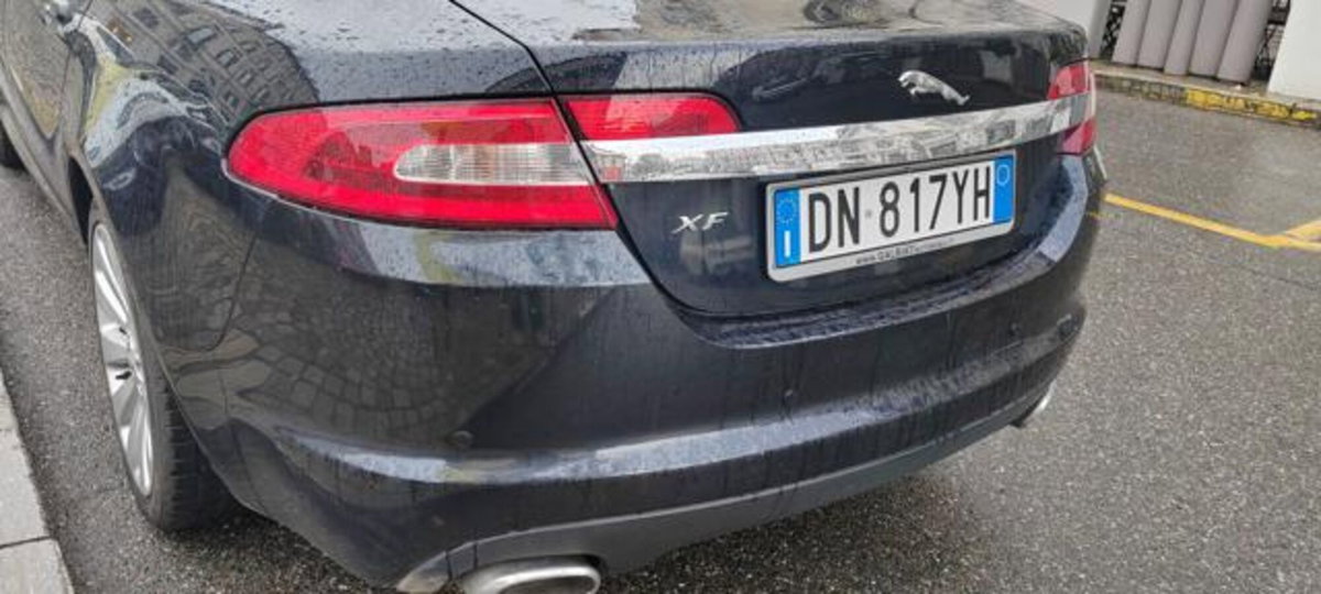 Jaguar XF 2.7D V6 Luxury (10)
