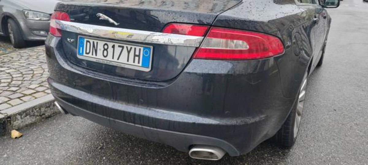 Jaguar XF 2.7D V6 Luxury (12)