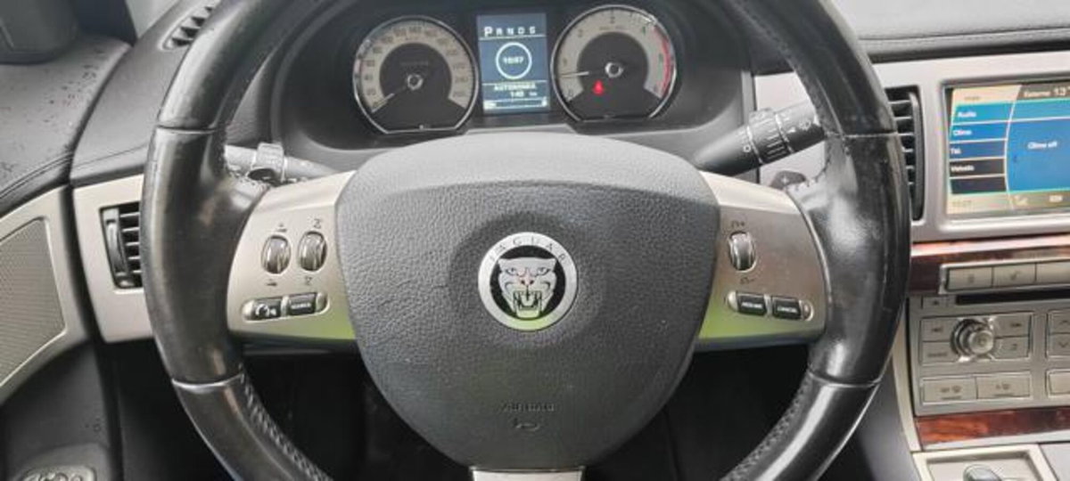 Jaguar XF 2.7D V6 Luxury (14)