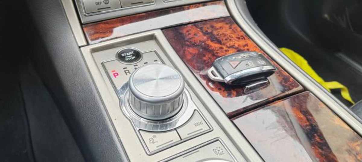 Jaguar XF 2.7D V6 Luxury (16)
