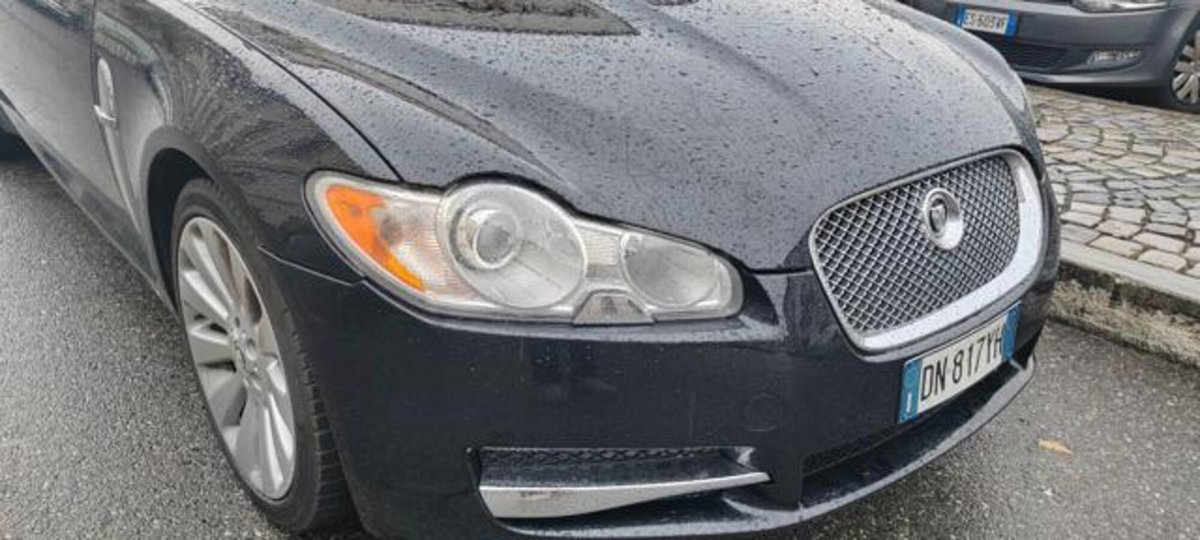 Jaguar XF 2.7D V6 Luxury (3)