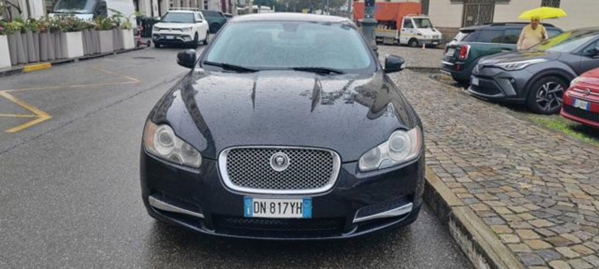 Jaguar XF 2.7D V6 Luxury (4)
