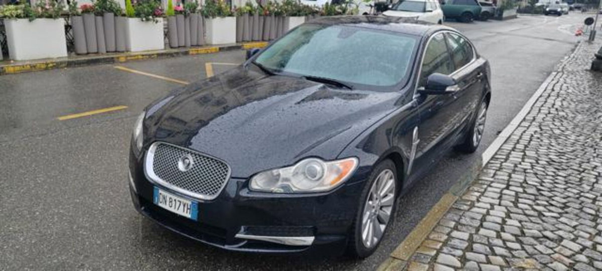 Jaguar XF 2.7D V6 Luxury (5)