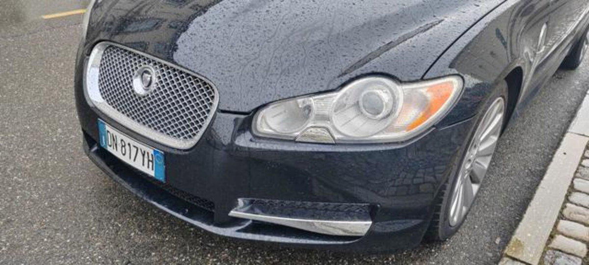 Jaguar XF 2.7D V6 Luxury (6)