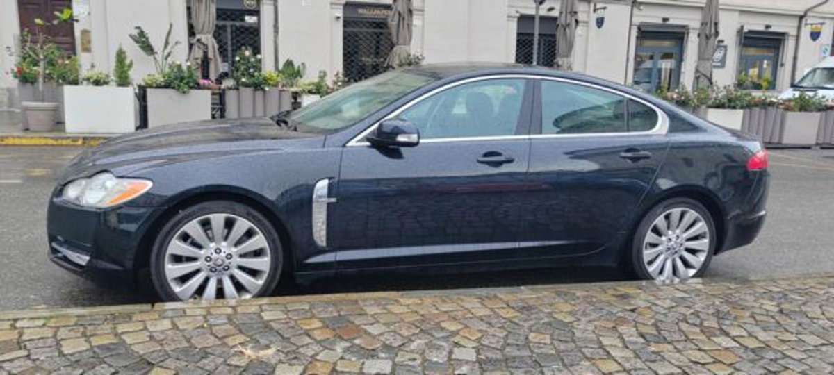Jaguar XF 2.7D V6 Luxury (7)