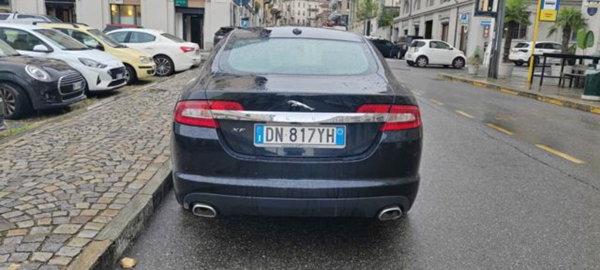 Jaguar XF 2.7D V6 Luxury (8)