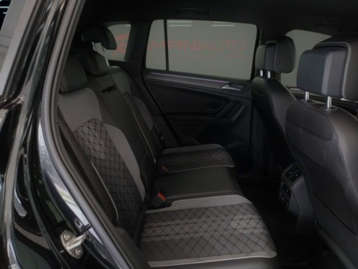 Volkswagen Tiguan 2.0 TDI 150 CV SCR DSG 4MOTION R-Line (18)