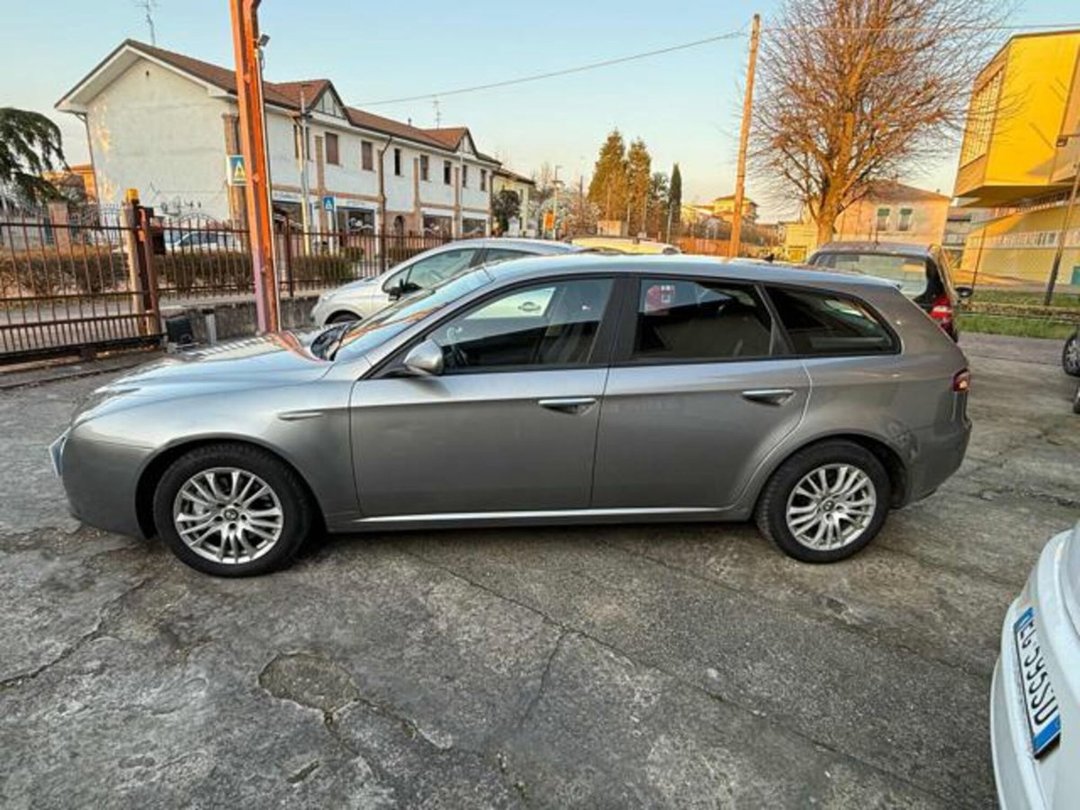 Alfa Romeo 159 SportWagon 1.9 JTDm 150CV Sportwagon Distinctive Q-Tronic (2)