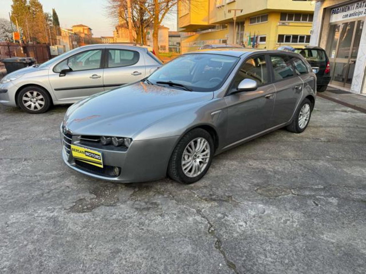 Alfa Romeo 159 SportWagon 1.9 JTDm 150CV Sportwagon Distinctive Q-Tronic (3)