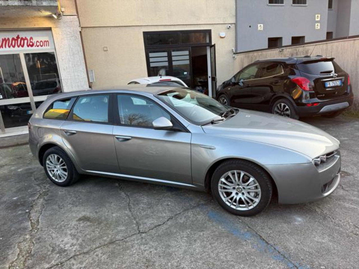Alfa Romeo 159 SportWagon 1.9 JTDm 150CV Sportwagon Distinctive Q-Tronic (4)