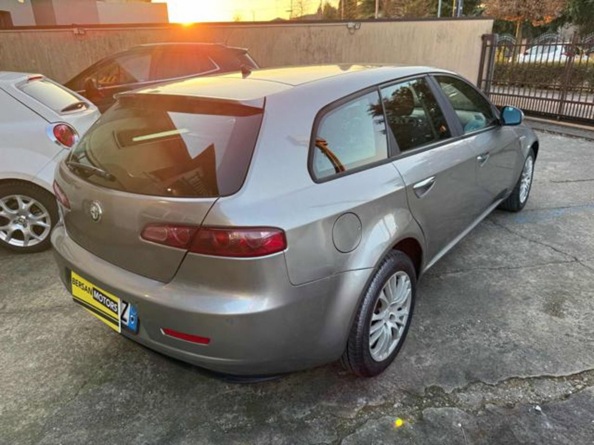 Alfa Romeo 159 SportWagon 1.9 JTDm 150CV Sportwagon Distinctive Q-Tronic (5)