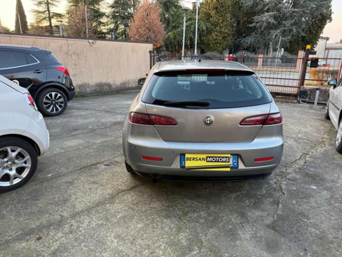 Alfa Romeo 159 SportWagon 1.9 JTDm 150CV Sportwagon Distinctive Q-Tronic (7)