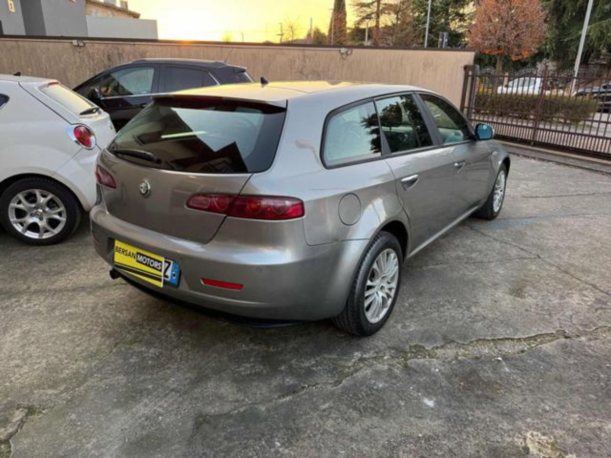Alfa Romeo 159 SportWagon 1.9 JTDm 150CV Sportwagon Distinctive Q-Tronic (9)