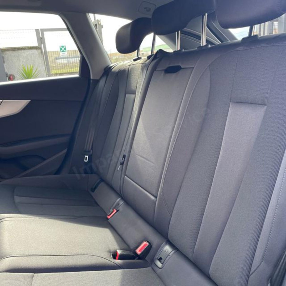Audi A4 Avant 30 TDI/136 CV S tronic S line edition (10)