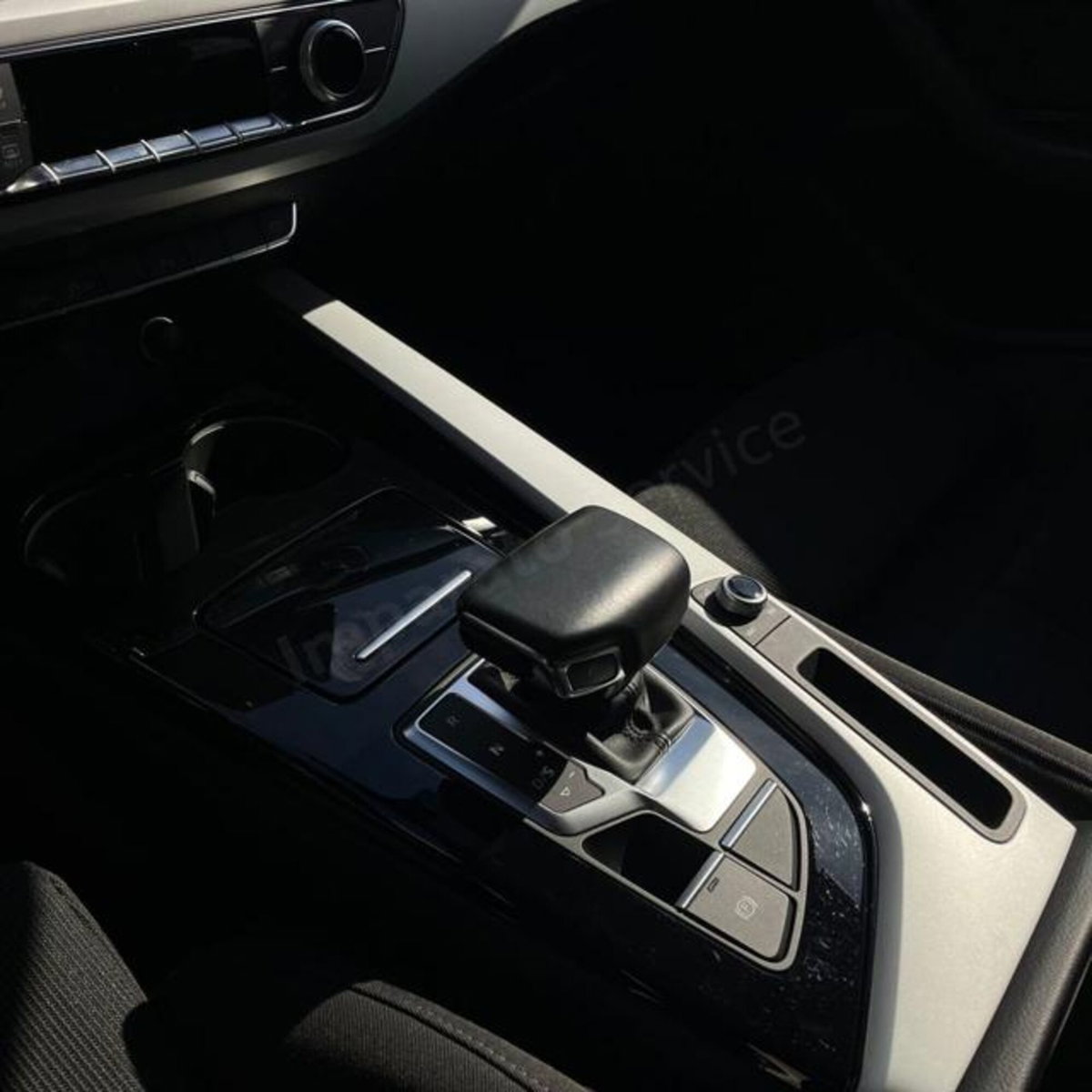 Audi A4 Avant 30 TDI/136 CV S tronic S line edition (17)