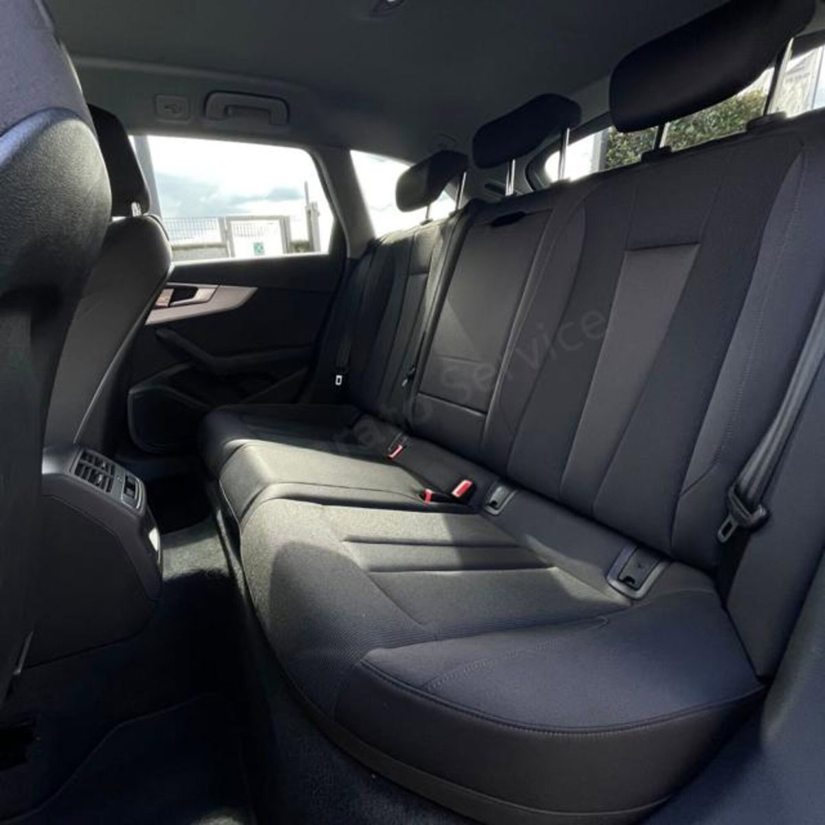 Audi A4 Avant 30 TDI/136 CV S tronic S line edition (9)