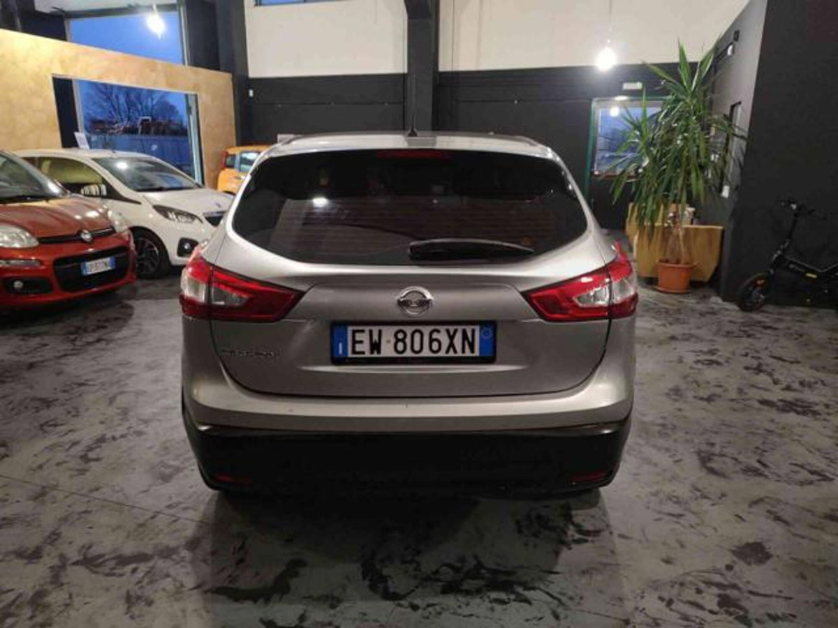 Nissan Qashqai 1.2 DIG-T 360 (2)