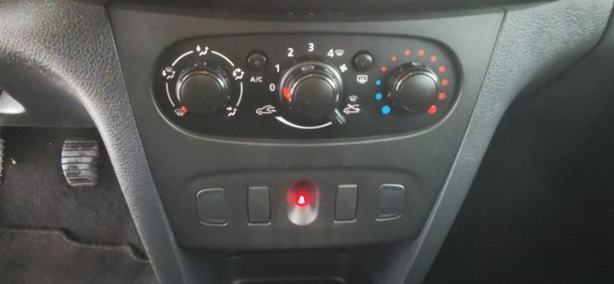 Dacia Sandero 1.0 SCe 12V 75CV Ambiance N1 (12)