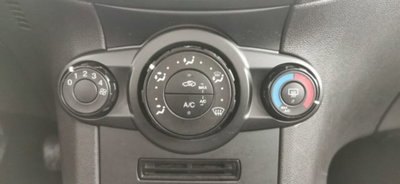 Ford Fiesta 1.5 TDCi 75CV 5 porte (12)