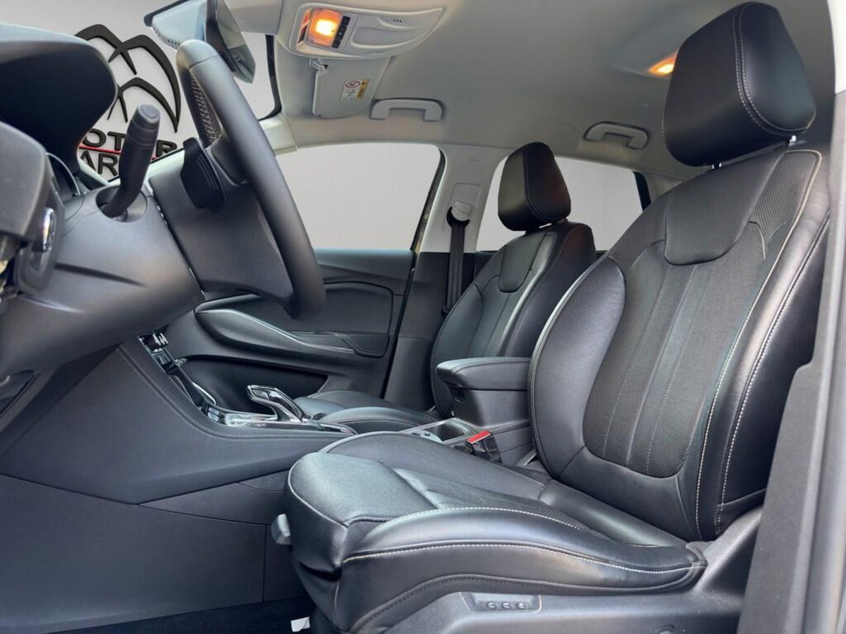 Opel Grandland X 1.6 Hybrid4 Plug-in aut. AWD (15)