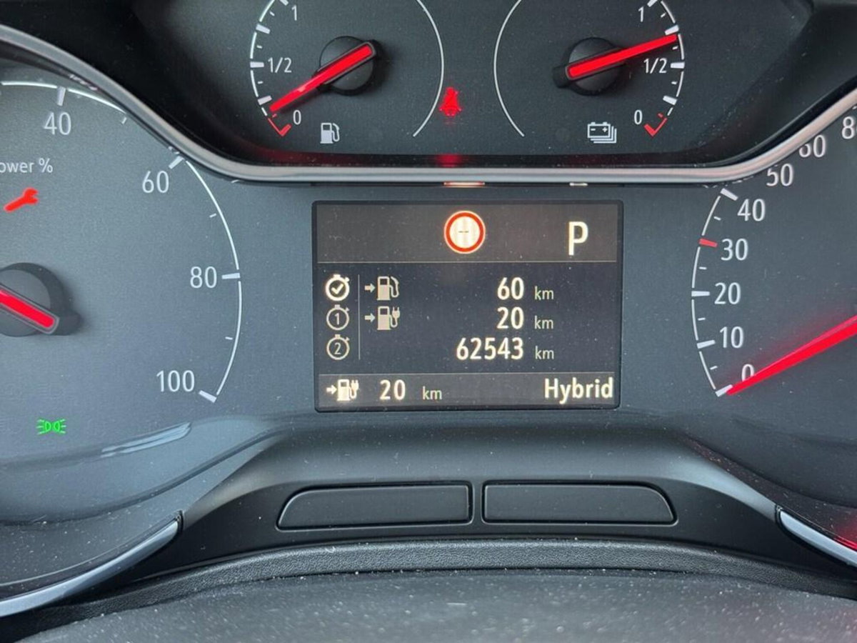 Opel Grandland X 1.6 Hybrid4 Plug-in aut. AWD (9)