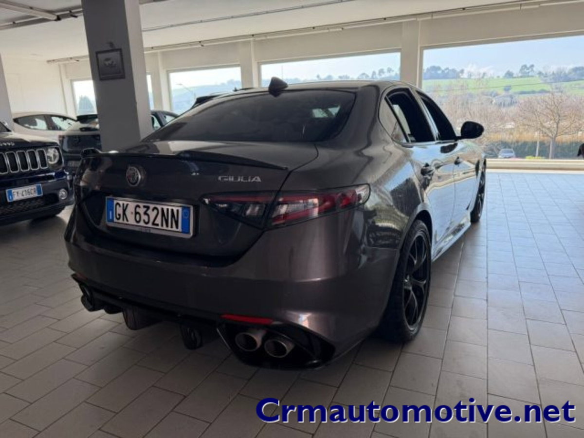 Alfa Romeo Giulia 2.9 T V6 AT8 Quadrifoglio (2)