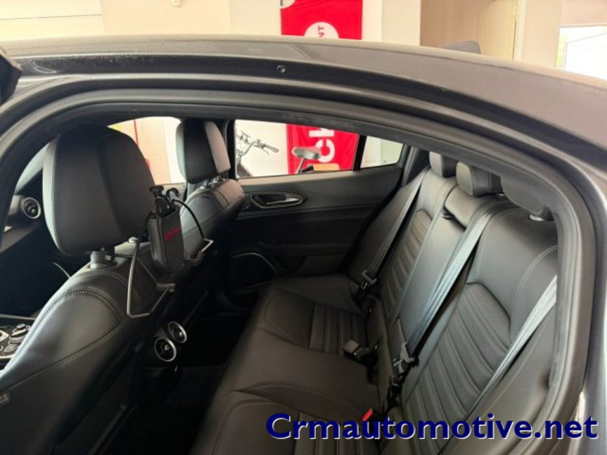 Alfa Romeo Giulia 2.9 T V6 AT8 Quadrifoglio (6)